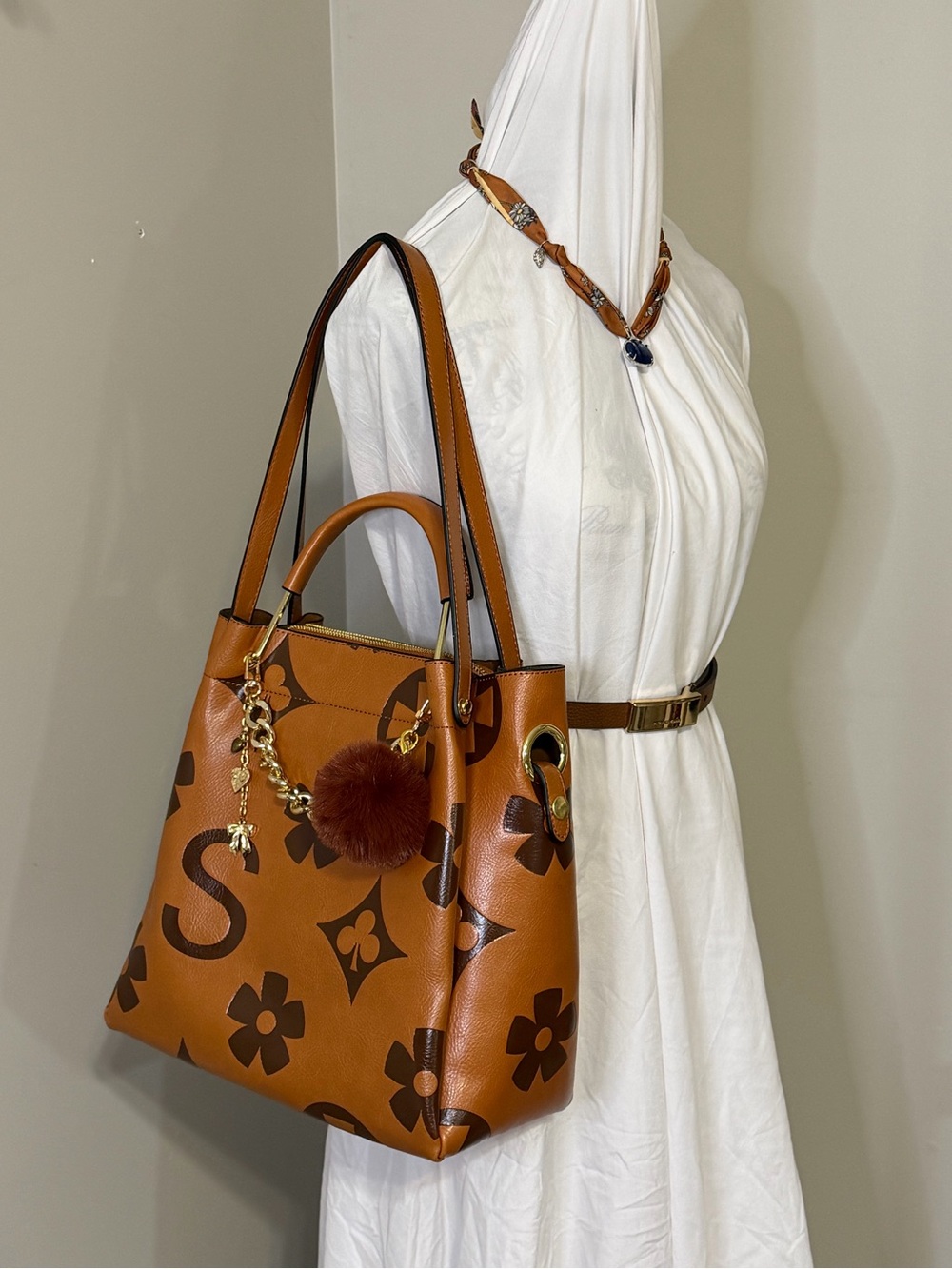 NWOT Travistar Floral Embossed Faux Leather Bucket Tote (Brown) - Picture 4 of 16